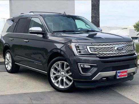 Used 2018 Ford Expedition Platinum image 2