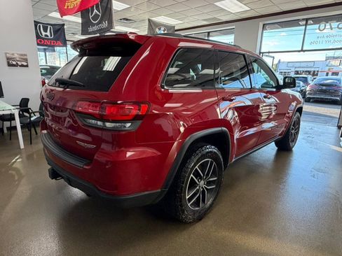 Used 2018 Jeep Grand Cherokee Trailhawk AWD/4WD image 11