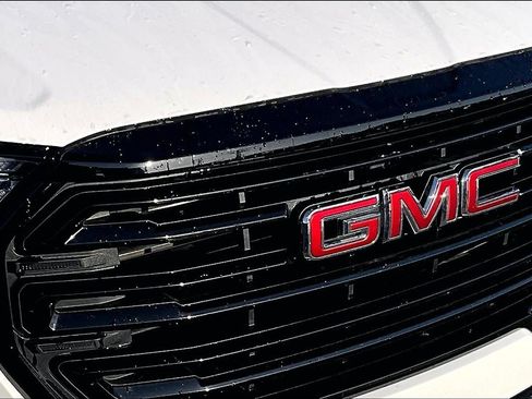 Used 2024 GMC Terrain SLE w/ Elevation Edition FWD image 29