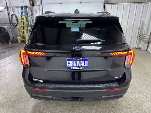 Certified 2025 Ford Explorer ST-Line image 27