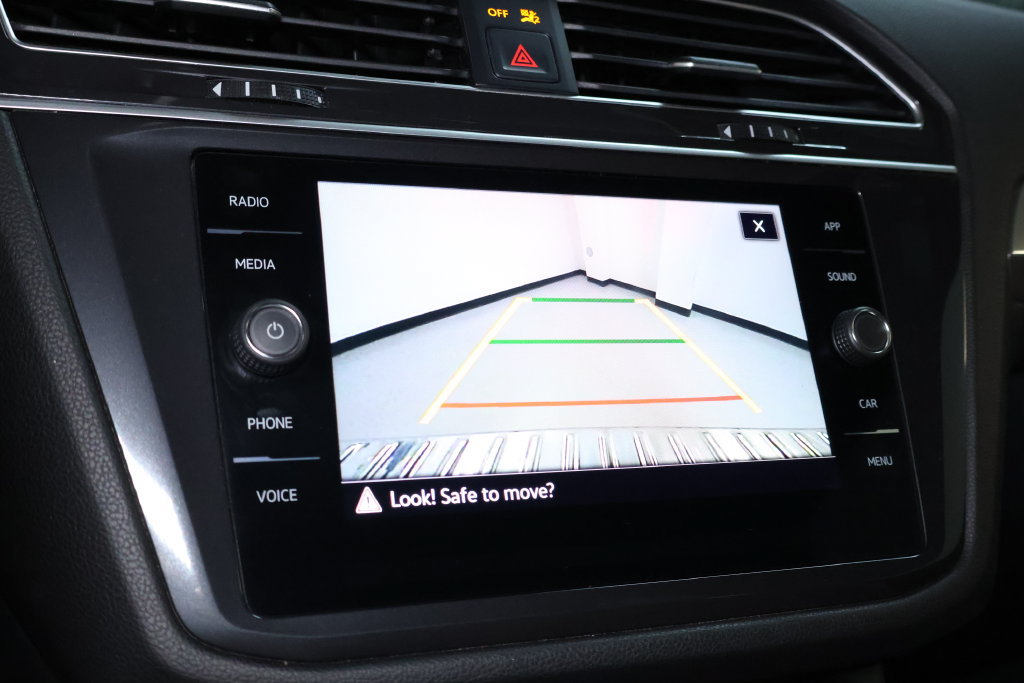 Used 2024 Volkswagen Tiguan SE w/ Panoramic Sunroof Package AWD/4WD image 32