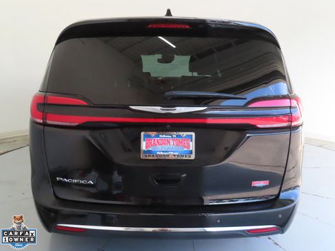 Used 2025 Chrysler Pacifica Select FWD image 4