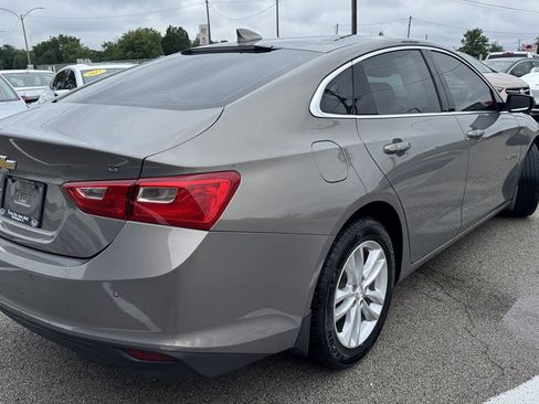 Used 2018 Chevrolet Malibu LT w/ Leather Package FWD image 8