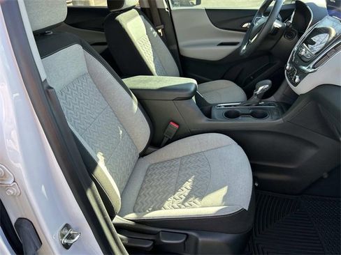 Used 2023 Chevrolet Equinox LT image 29