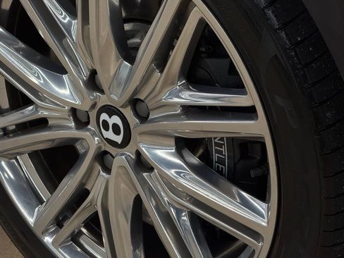 Used 2022 Bentley Flying Spur Plug-In Hybrid image 14