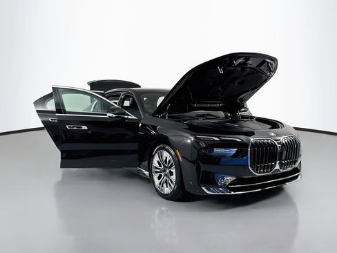 Used 2023 BMW i7 xDrive60 AWD/4WD image 25