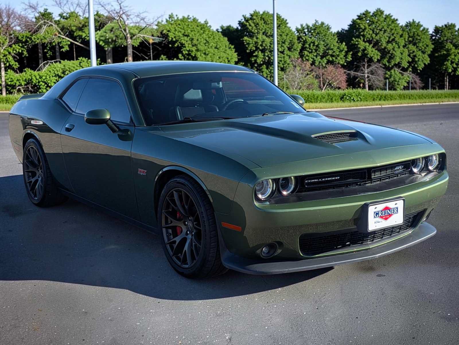 Used 2018 Dodge Challenger SRT w/ Technology Group RWD image 8