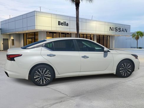 Used 2025 Nissan Altima 2.5 SV w/ SV Premium Package FWD image 7