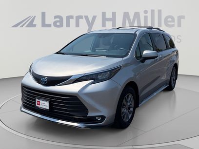 Used 2025 Toyota Sienna XLE