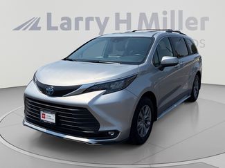 Used 2025 Toyota Sienna XLE FWD video 1
