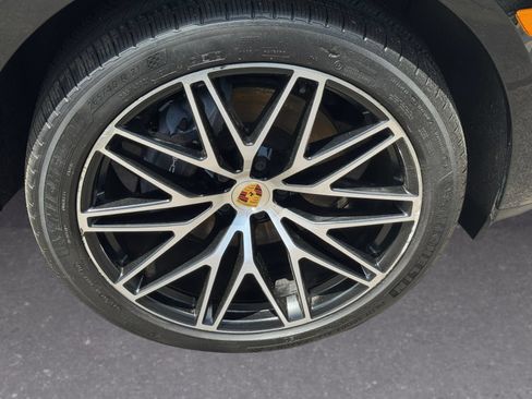 Used 2022 Porsche Macan AWD/4WD image 7