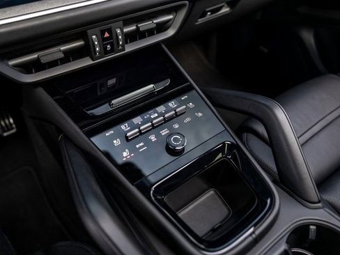 Certified 2025 Porsche Cayenne S AWD/4WD image 28