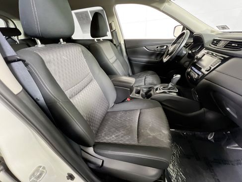 Used 2020 Nissan Rogue SV AWD/4WD image 26