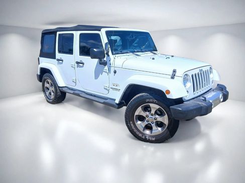 Used 2016 Jeep Wrangler Unlimited Sahara w/ Connectivity Group AWD/4WD image 2