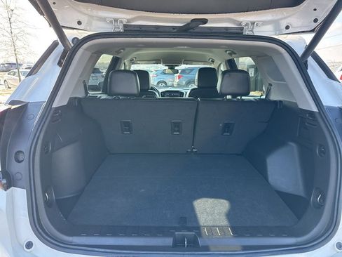 Used 2024 GMC Terrain SLT image 31