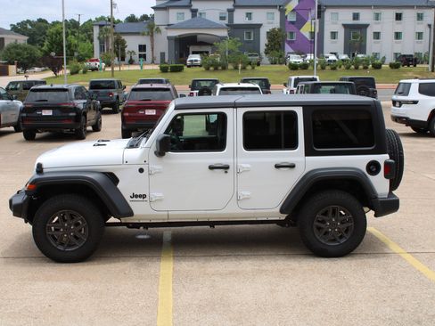 Used 2025 Jeep Wrangler Unlimited Sport AWD/4WD image 11