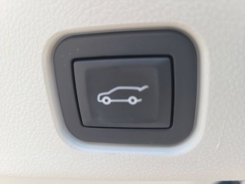 Used 2025 GMC Acadia Denali w/ LPO, Floor Liner Package FWD image 9