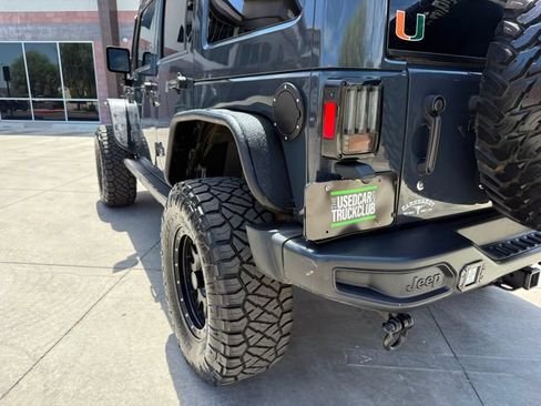 Used 2017 Jeep Wrangler Unlimited Rubicon w/ Max Tow Package AWD/4WD image 29