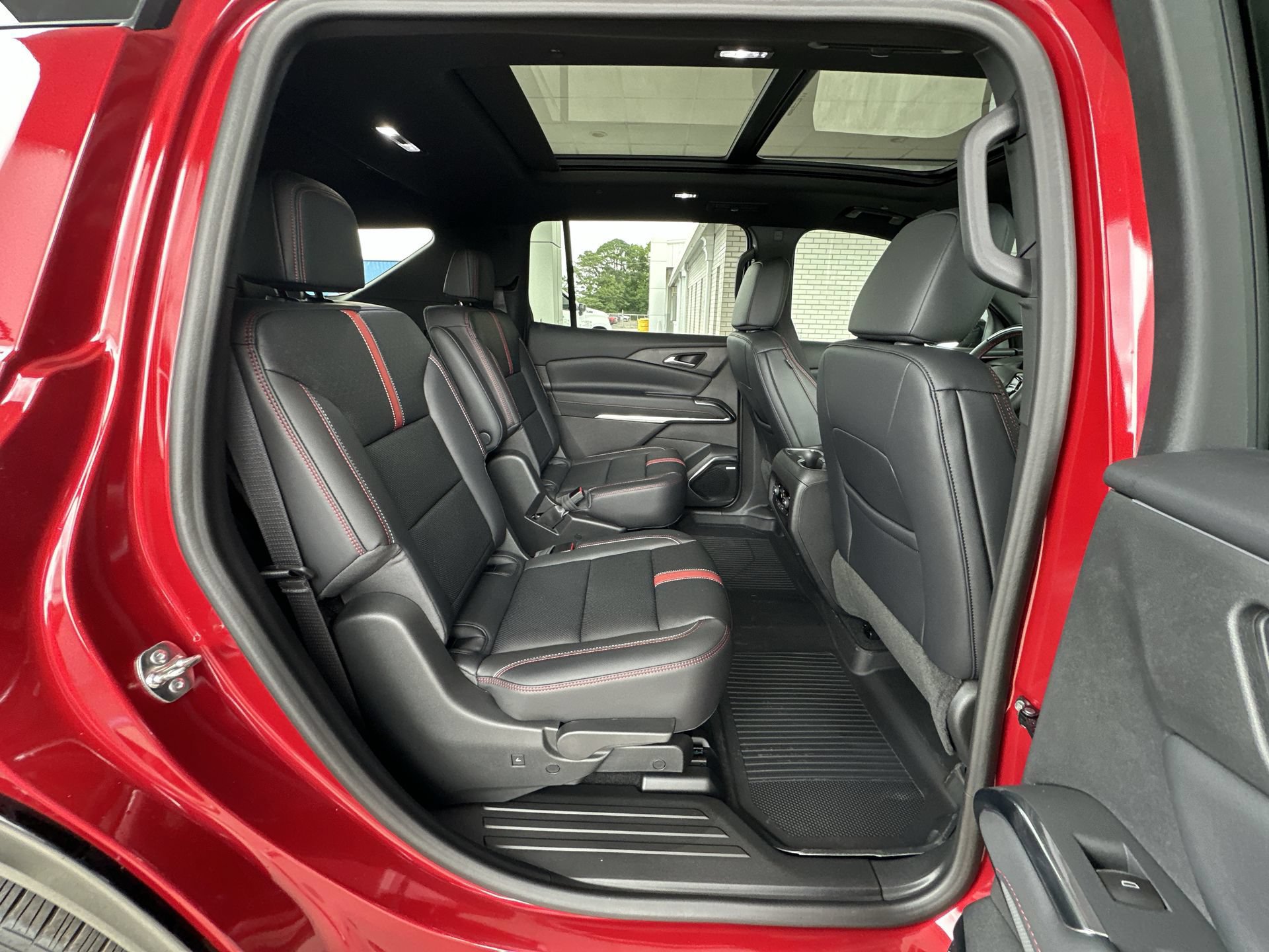New 2026 Chevrolet Traverse RS w/ LPO, Floor Liner Package FWD image 28