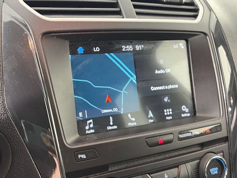 Used 2018 Ford Explorer XLT w/ Equipment Group 202A AWD/4WD image 19