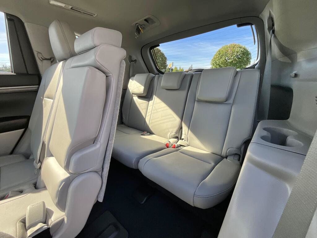 Used 2019 Toyota Highlander Limited Platinum AWD/4WD image 14