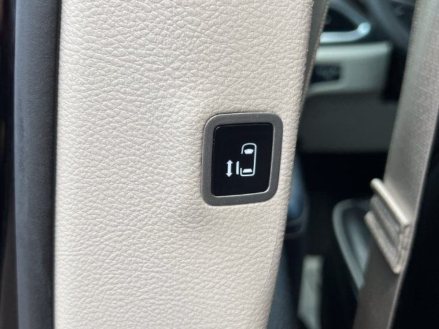 Used 2024 Chrysler Pacifica Limited FWD image 39