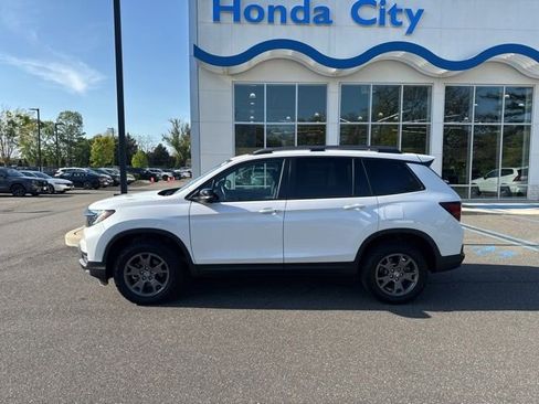 Used 2024 Honda Passport TrailSport image 5