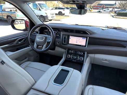 Used 2021 GMC Yukon Denali w/ Denali Premium Package image 30