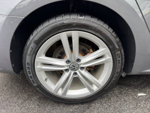 Used 2015 Volkswagen Passat TDI SEL Premium FWD image 41