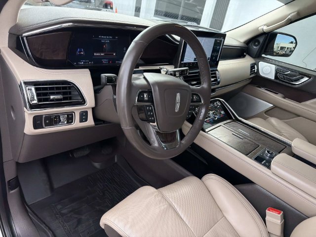 Used 2024 Lincoln Navigator Reserve AWD/4WD image 24