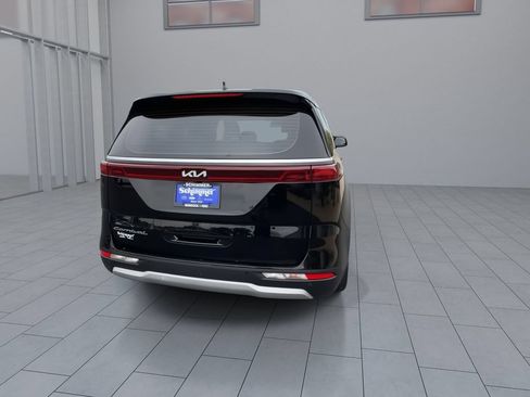 Used 2022 Kia Carnival LX FWD image 7