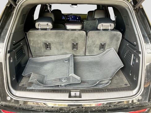 Used 2025 Chevrolet Traverse RS w/ LPO, Floor Liner Package AWD/4WD image 28