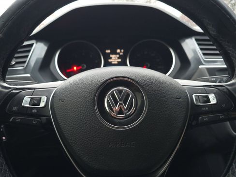 Used 2019 Volkswagen Tiguan S image 29