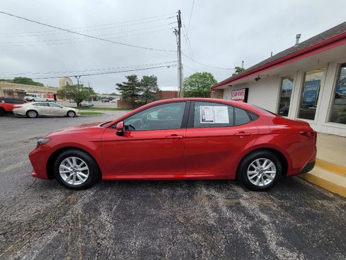 Used 2025 Toyota Camry LE image 12