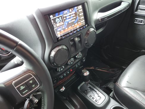 Used 2018 Jeep Wrangler Rubicon AWD/4WD image 25