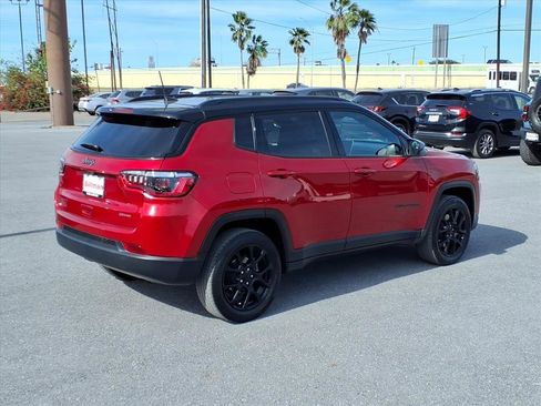 Used 2024 Jeep Compass Latitude w/ Altitude Special Edition image 9