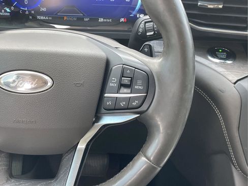 Used 2020 Ford Explorer Platinum w/ Premium Technology Package image 15