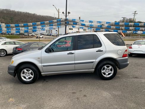 Used 1999 Mercedes-Benz ML 320 4MATIC image 4