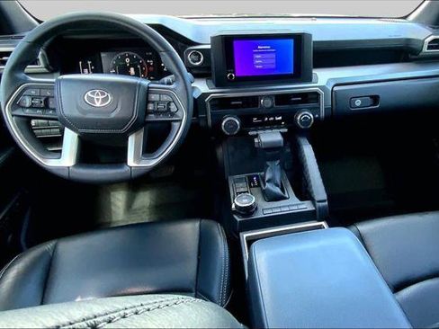 Certified 2025 Toyota 4Runner SR5 AWD/4WD image 16