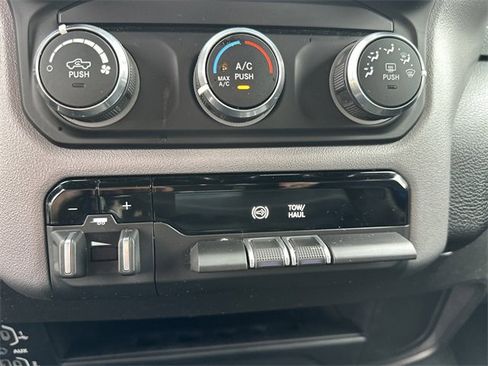 Used 2024 RAM 3500 Big Horn image 30