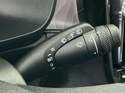 Used 2024 Volvo XC40 Recharge Ultimate w/ Protection Package Premier image 6