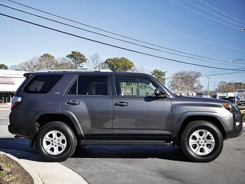 Used 2018 Toyota 4Runner SR5 Premium image 9