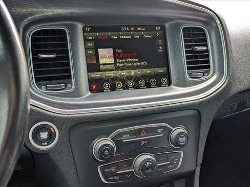 Used 2017 Dodge Charger SXT RWD image 13