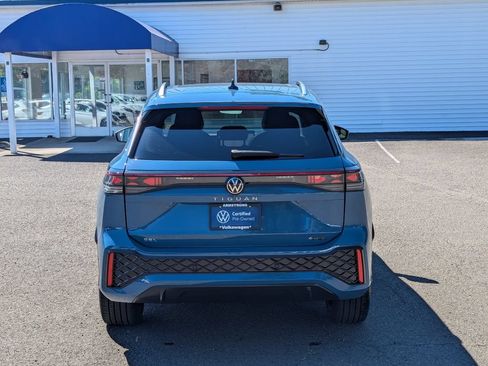 Certified 2025 Volkswagen Tiguan SEL R-Line AWD/4WD image 4