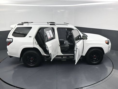 Used 2022 Toyota 4Runner SR5 Premium w/ Moonroof Package RWD image 24