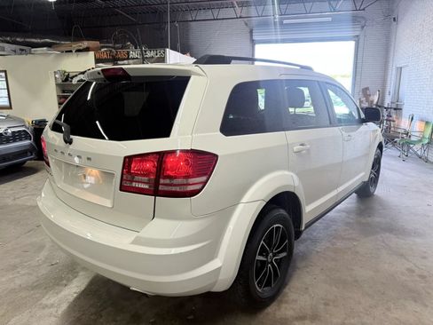 Used 2018 Dodge Journey SE w/ Blacktop Package FWD image 3
