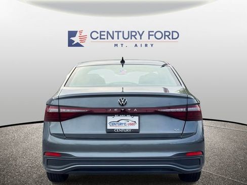 Used 2025 Volkswagen Jetta SE FWD image 3