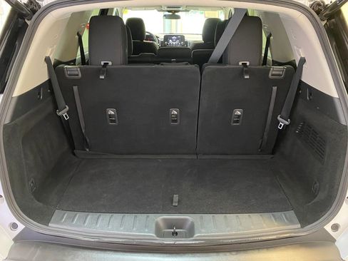 Used 2025 Nissan Pathfinder SV FWD image 29