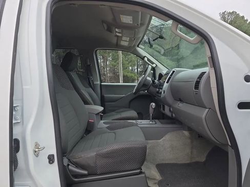 Used 2016 Nissan Frontier Desert Runner image 40