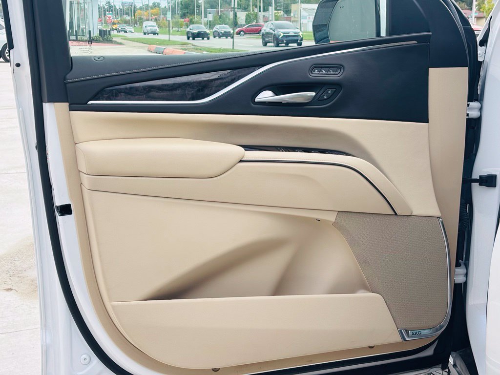 Used 2021 Cadillac Escalade Premium Luxury AWD/4WD image 33